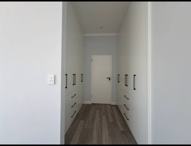 5 BEDROOM HOUSE FOR SALE IN SANDOWN